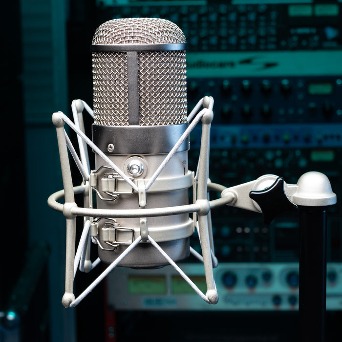 Neumann U 47 FET with Shockmount & Custom Case - Used