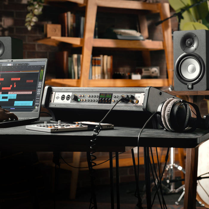 Universal Audio Volt 876 - 24-in / 28-out USB Audio Interface